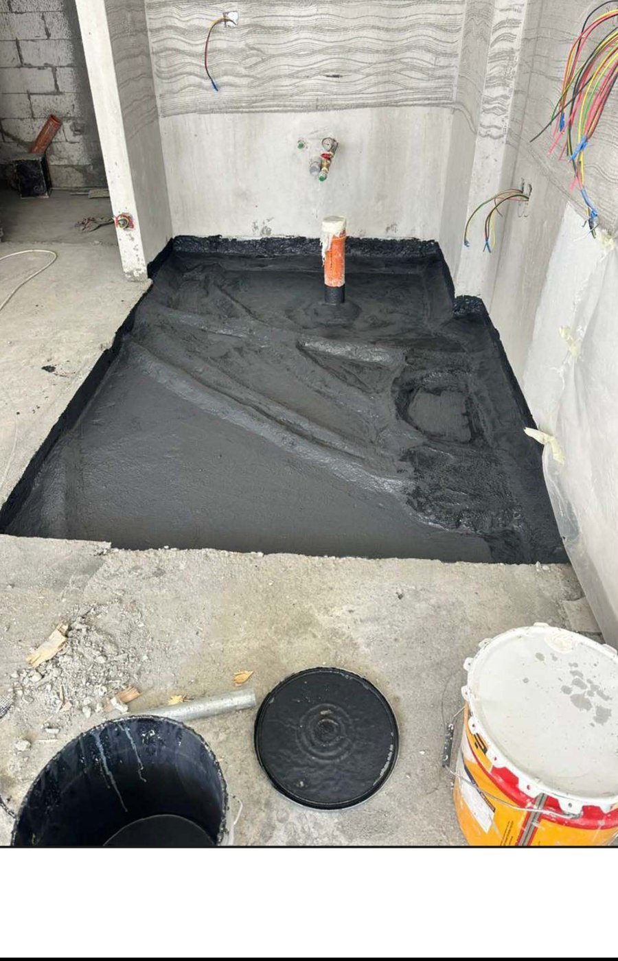 Seamless waterproofing membrane on a Qatar floor with drain detail